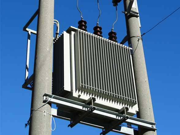 Transformador instalado en un pozo profundo